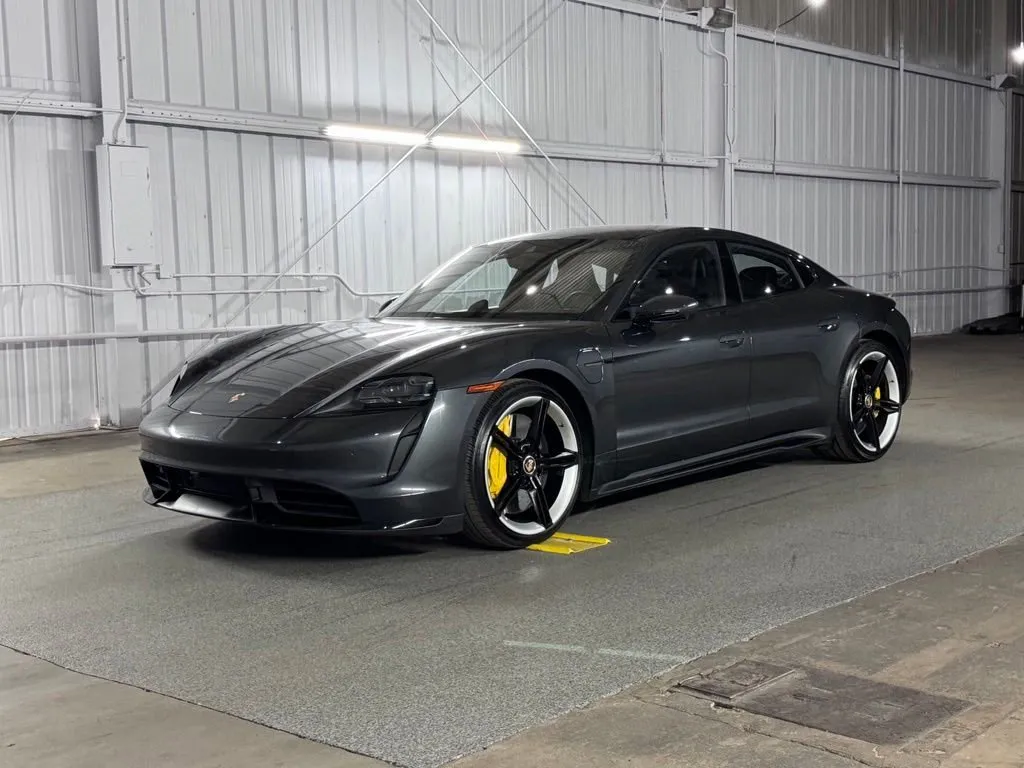2020 Porsche Taycan Turbo S's photo
