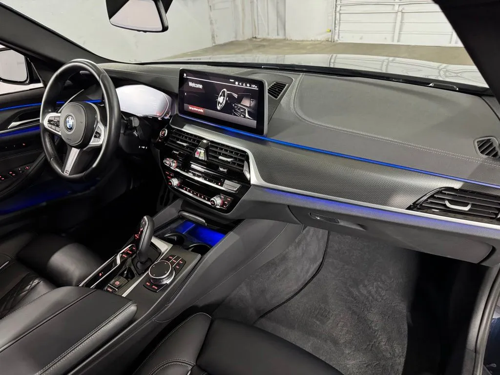 2023 BMW 5 Series M550i - Photo 53
