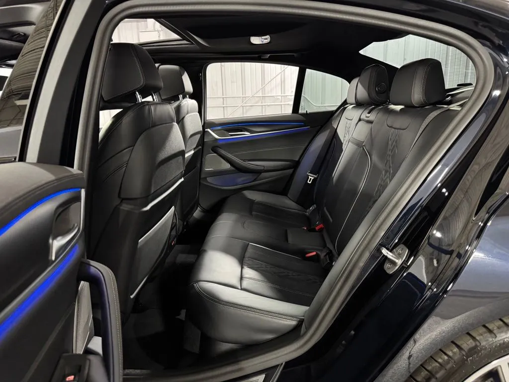 2023 BMW 5 Series M550i - Photo 48