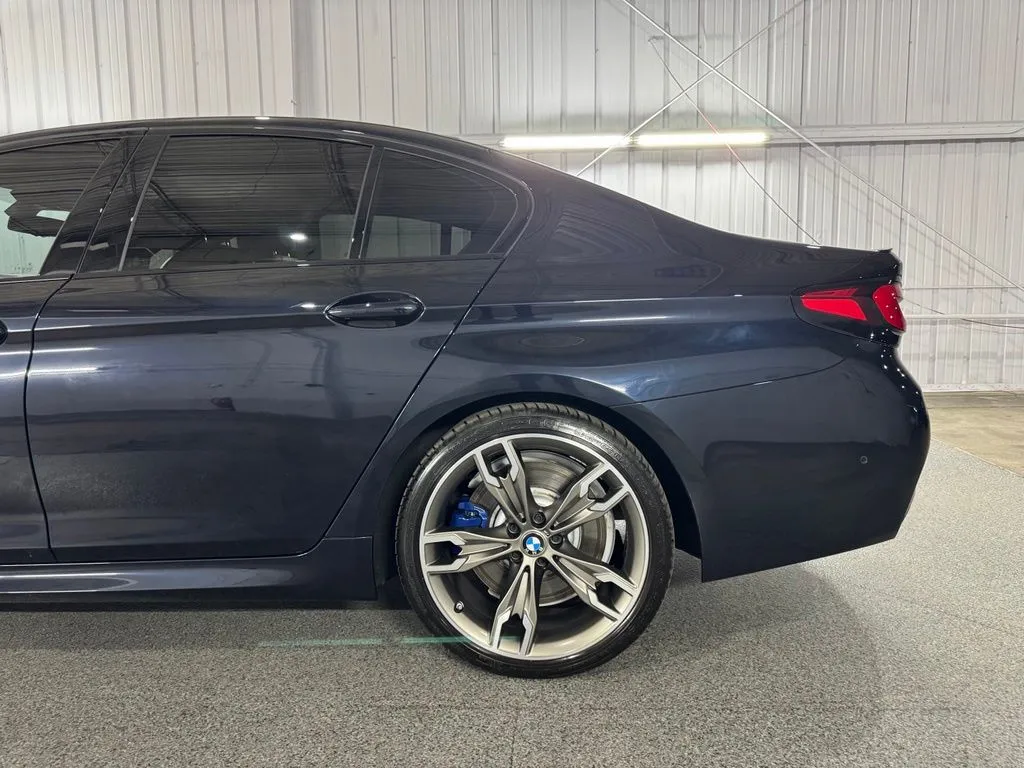 2023 BMW 5 Series M550i - Photo 14