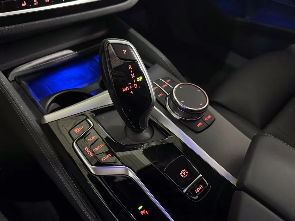 2023 BMW 5 Series M550i - Photo 37
