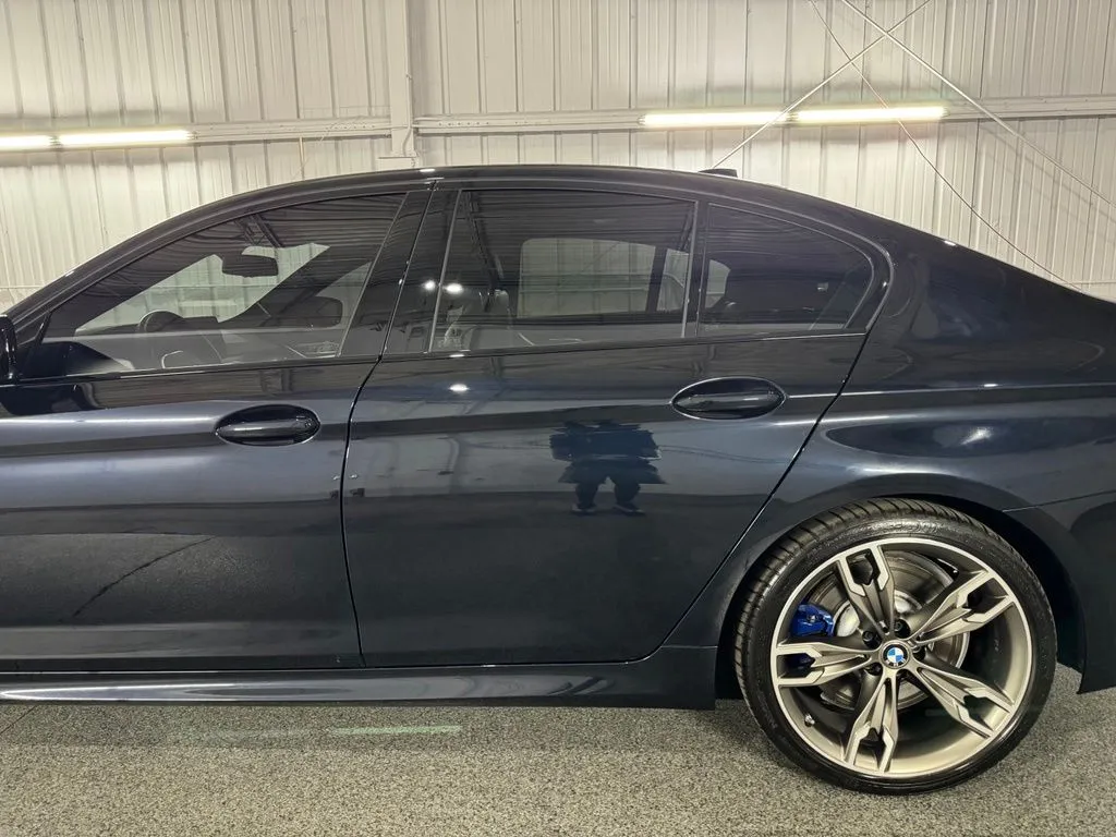 2023 BMW 5 Series M550i - Photo 18