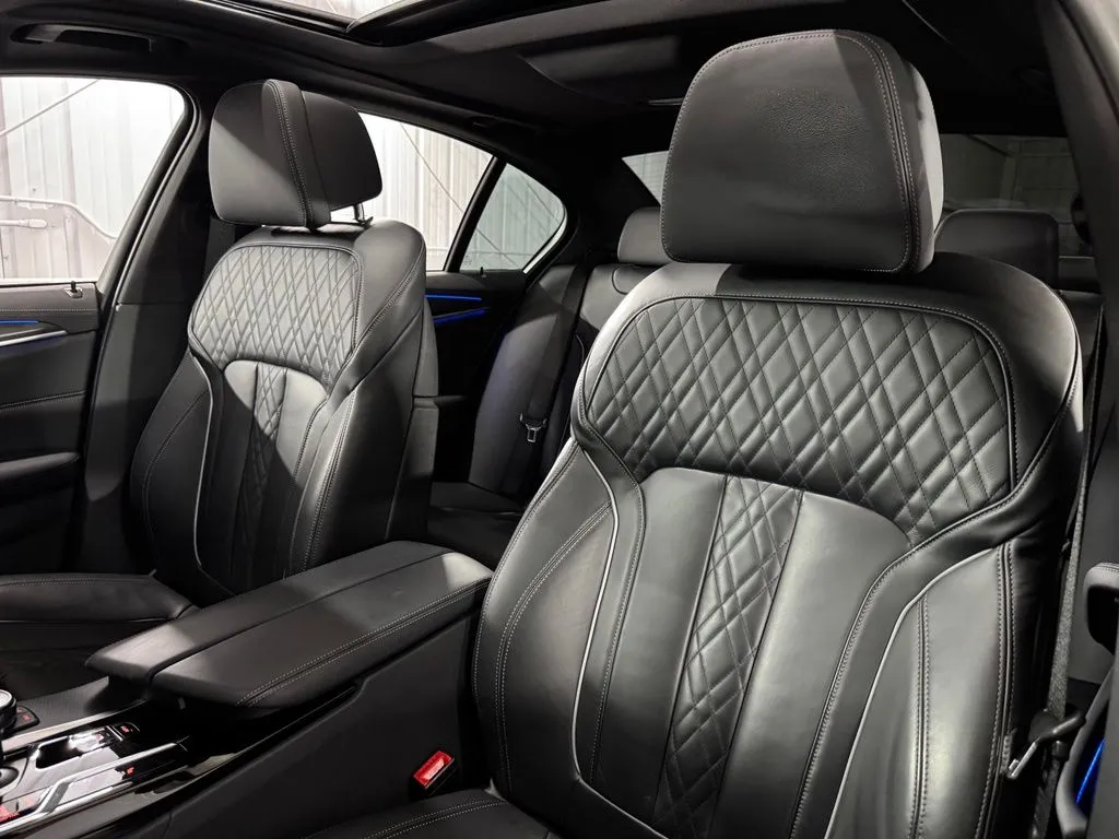 2023 BMW 5 Series M550i - Photo 44