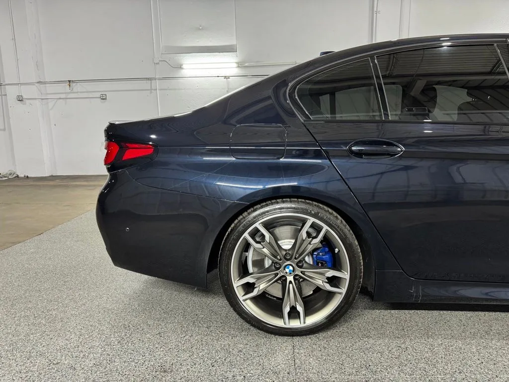 2023 BMW 5 Series M550i - Photo 7