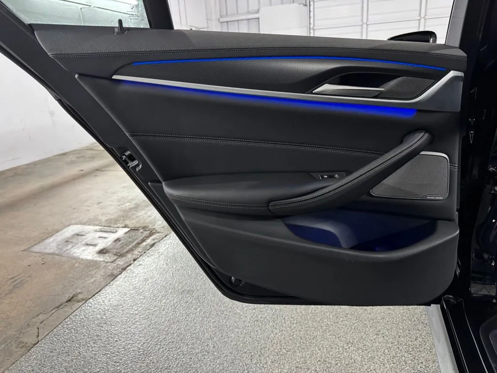 2023 BMW 5 Series M550i - Photo 43