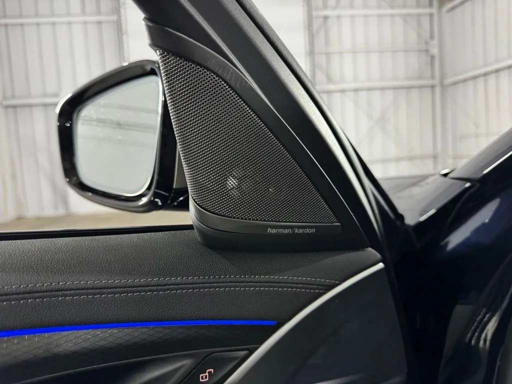 2023 BMW 5 Series M550i - Photo 41