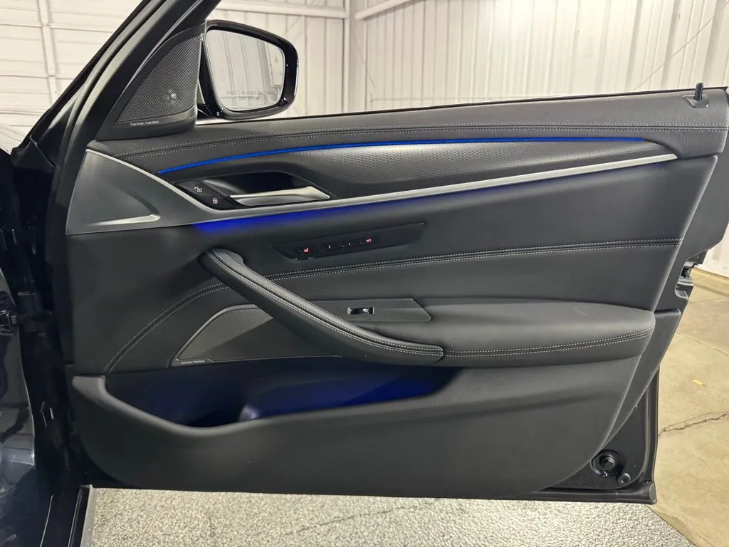 2023 BMW 5 Series M550i - Photo 49