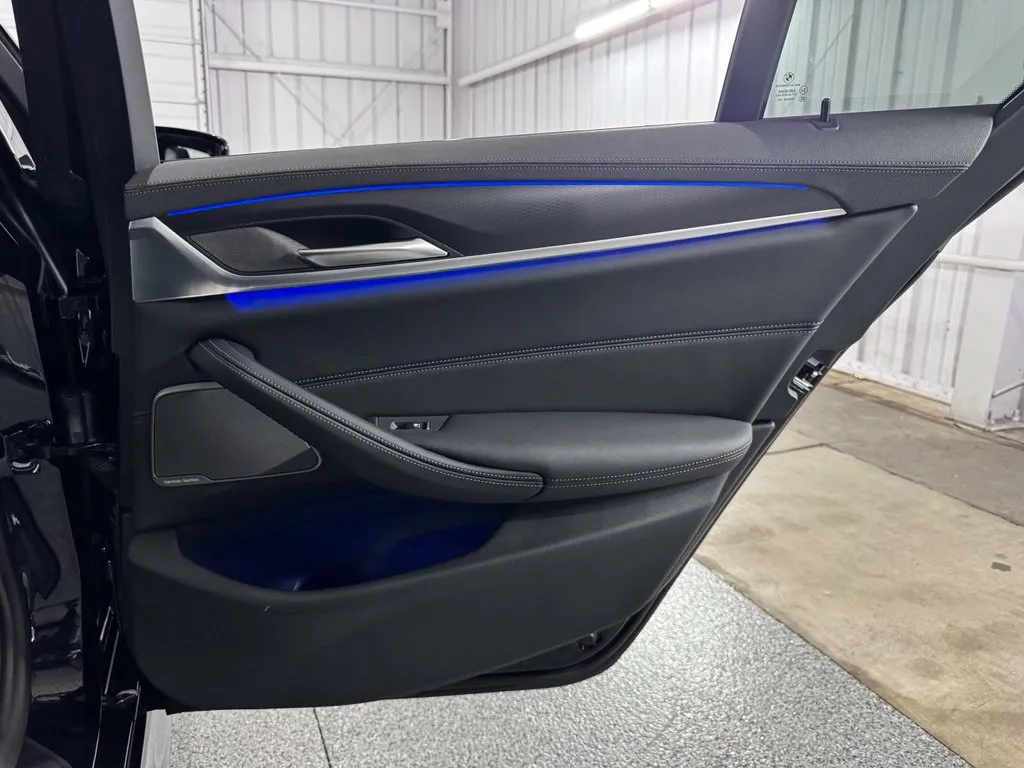 2023 BMW 5 Series M550i - Photo 46