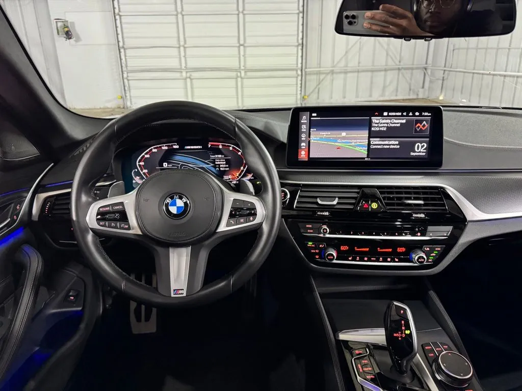 2023 BMW 5 Series M550i - Photo 22