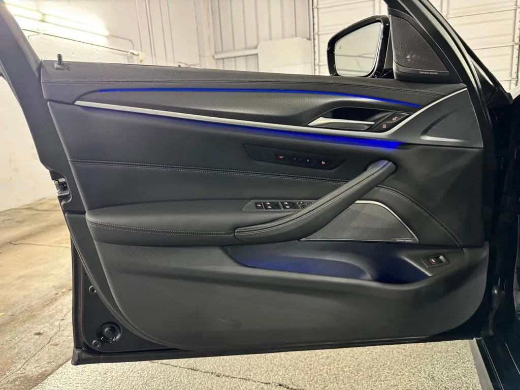 2023 BMW 5 Series M550i - Photo 42