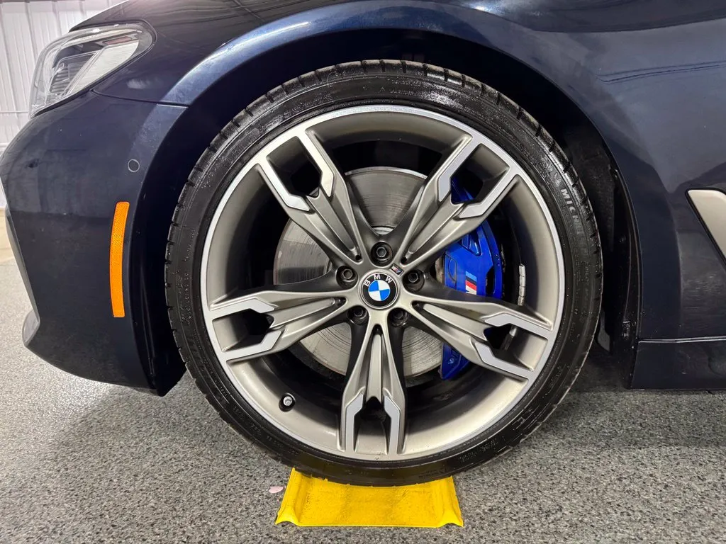 2023 BMW 5 Series M550i - Photo 21
