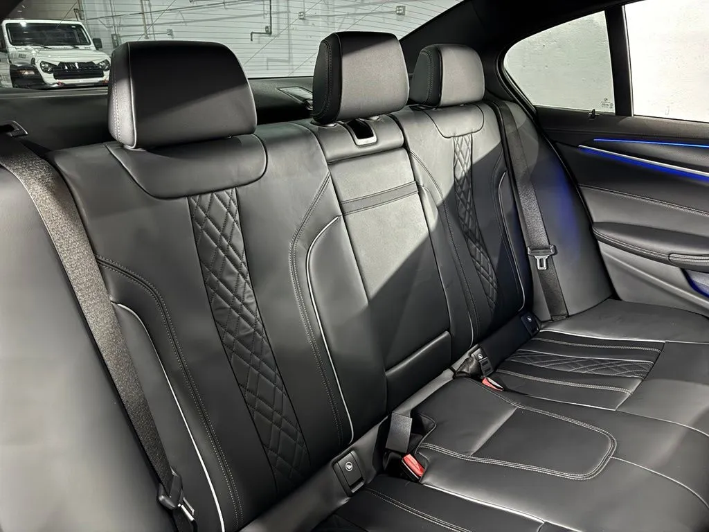 2023 BMW 5 Series M550i - Photo 50