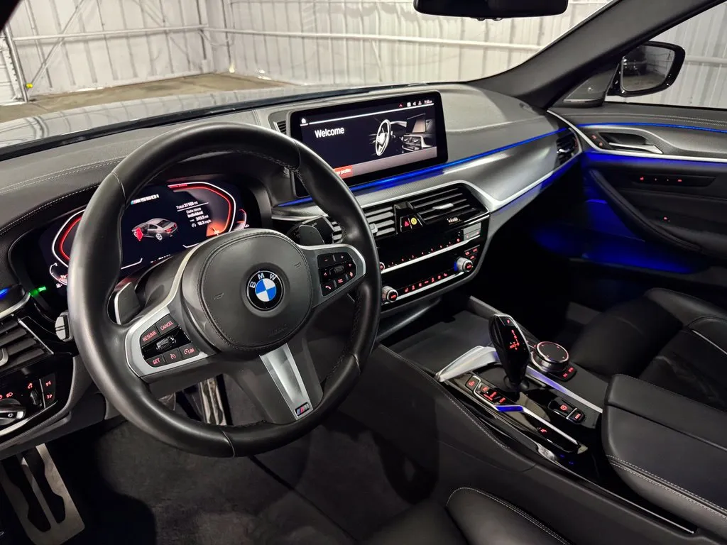 2023 BMW 5 Series M550i - Photo 19