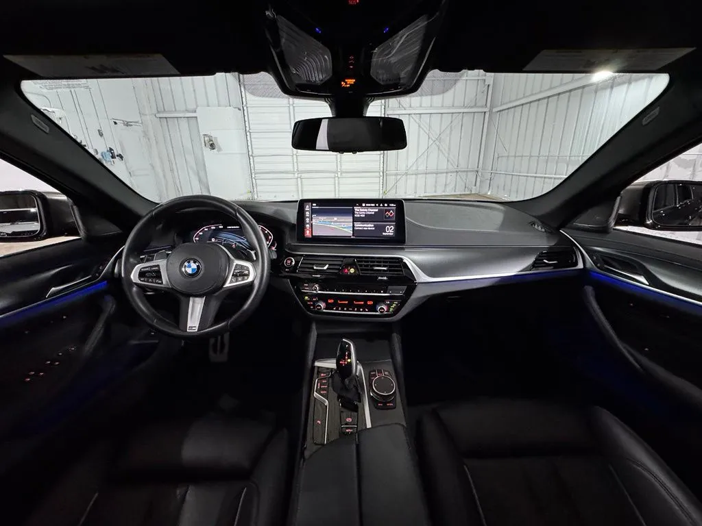 2023 BMW 5 Series M550i - Photo 24
