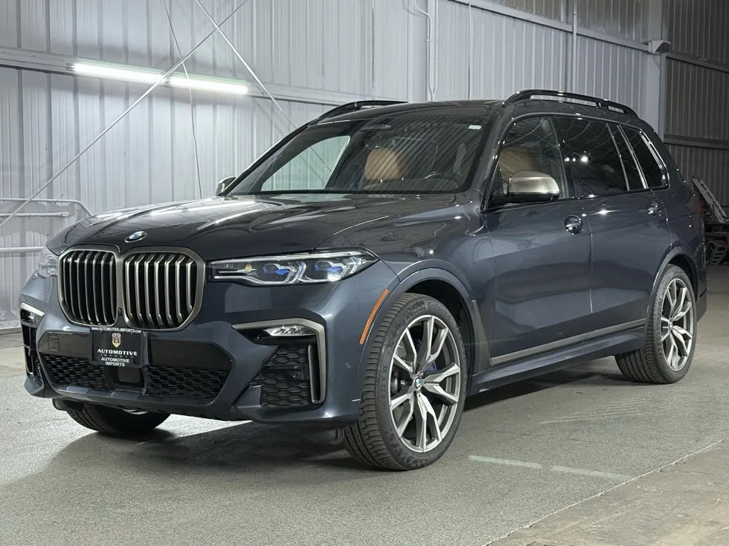 2022 BMW X7 M50i's photo