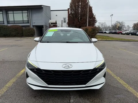 Photos of 2022 Hyundai Elantra SE IVT for sale in Frankfort, KY at EZ Car Connection