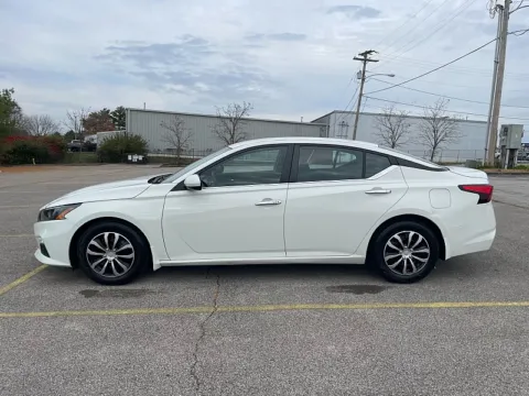 More photos of 2022 Nissan Altima 2.5 S Sedan at EZ Car Connection, KY