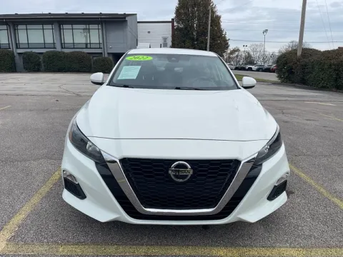 Photos of 2022 Nissan Altima 2.5 S Sedan for sale in Frankfort, KY at EZ Car Connection