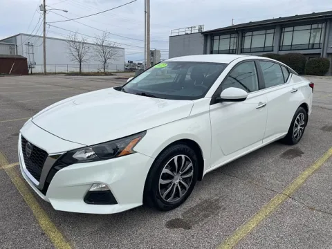Another view of 2022 Nissan Altima 2.5 S Sedan for sale in Frankfort, KY at EZ Car Connection