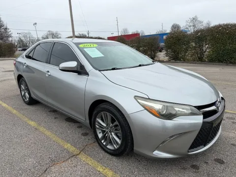 Silver 2017 Toyota Camry 4d Sedan SE for sale in Frankfort, KY
