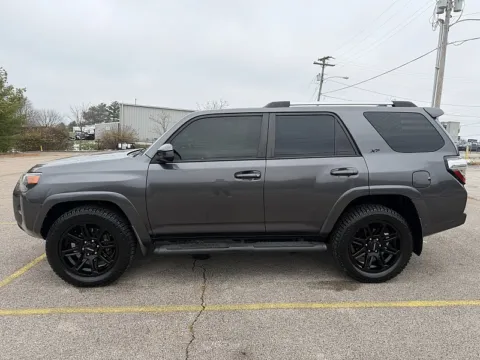 More photos of 2020 Toyota 4Runner 4d SUV 4WD SR5 at EZ Car Connection, KY