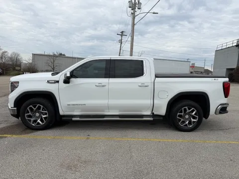 More photos of 2022 GMC Sierra 1500 Crew Cab 147" SLT at EZ Car Connection, KY