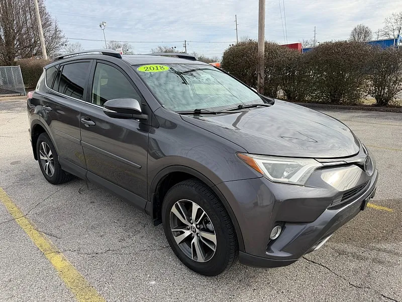 2018 Toyota RAV4 XLE's photo