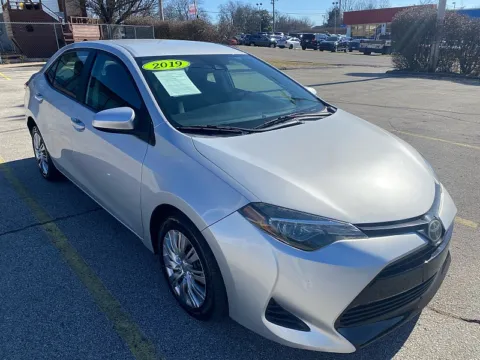 Silver 2019 Toyota Corolla 4d Sedan LE for sale in Frankfort, KY