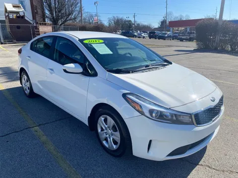 White 2017 Kia Forte 4d Sedan LX Auto for sale in Frankfort, KY