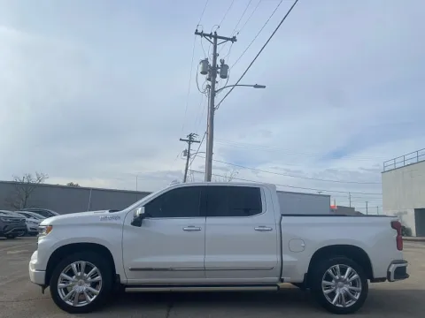 More photos of 2022 Chevrolet Silverado 1500 Crew Cab 147" High Country at EZ Car Connection, KY