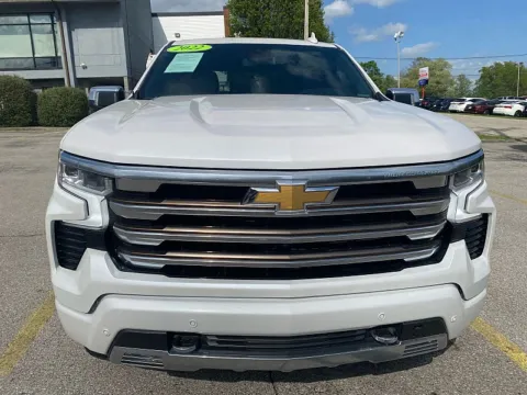 Photos of 2022 Chevrolet Silverado 1500 Crew Cab 147" High Country for sale in Frankfort, KY at EZ Car Connection