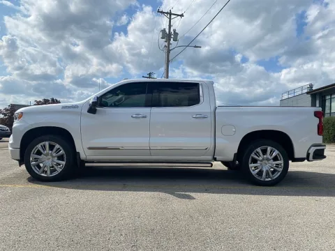 More photos of 2022 Chevrolet Silverado 1500 Crew Cab 147" High Country at EZ Car Connection, KY
