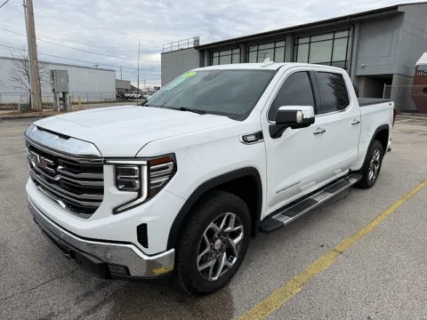 Another view of 2022 GMC Sierra 1500 Crew Cab 147" SLT for sale in Frankfort, KY at EZ Car Connection