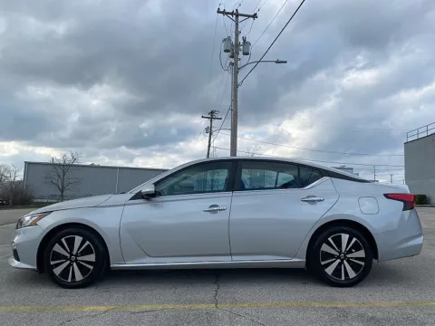 More photos of 2022 Nissan Altima 2.5 SV Sedan at EZ Car Connection, KY