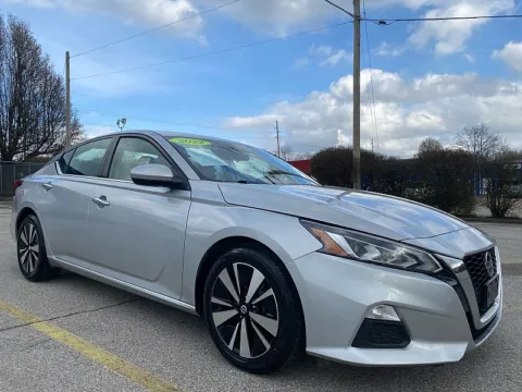 Silver 2022 Nissan Altima 2.5 SV Sedan for sale in Frankfort, KY
