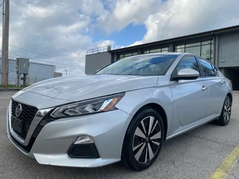 Another view of 2022 Nissan Altima 2.5 SV Sedan for sale in Frankfort, KY at EZ Car Connection