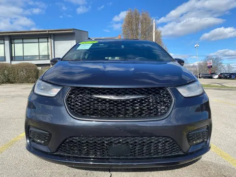 Photos of 2021 Chrysler Pacifica Touring FWD for sale in Frankfort, KY at EZ Car Connection