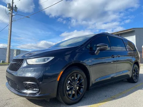 Another view of 2021 Chrysler Pacifica Touring FWD for sale in Frankfort, KY at EZ Car Connection