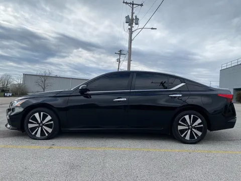 More photos of 2022 Nissan Altima 2.5 SV Sedan at EZ Car Connection, KY