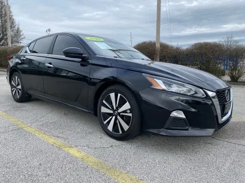 Black 2022 Nissan Altima 2.5 SV Sedan for sale in Frankfort, KY
