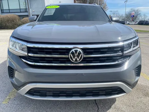 Photos of 2021 Volkswagen Atlas Cross Sport 3.6L V6 SE w/Technology FWD for sale in Frankfort, KY at EZ Car Connection