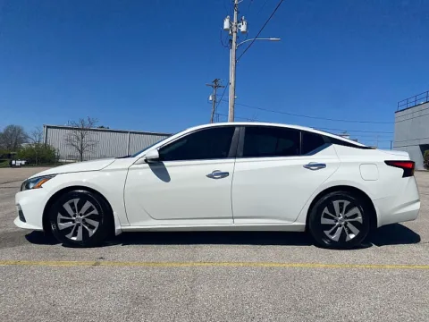 More photos of 2020 Nissan Altima 4d Sedan FWD 2.5L S at EZ Car Connection, KY