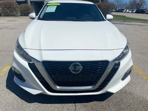 Photos of 2020 Nissan Altima 4d Sedan FWD 2.5L S for sale in Frankfort, KY at EZ Car Connection