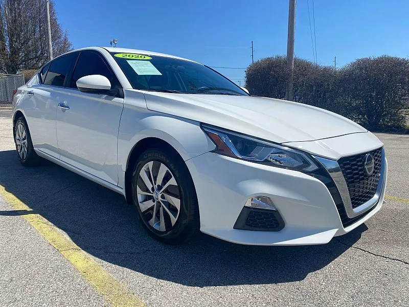 White 2020 Nissan Altima 4d Sedan FWD 2.5L S for sale in Frankfort, KY