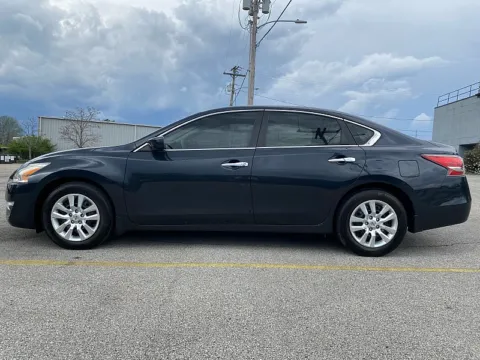 More photos of 2015 Nissan Altima 4d Sedan S 2.5L at EZ Car Connection, KY