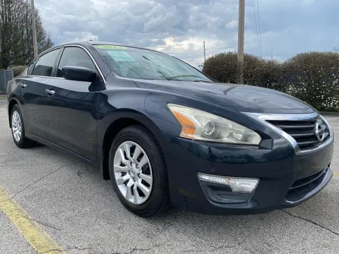 Blue 2015 Nissan Altima 4d Sedan S 2.5L for sale in Frankfort, KY