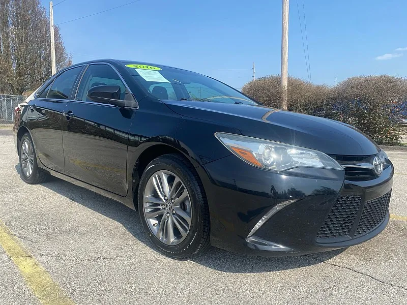 Black 2016 Toyota Camry 4d Sedan SE for sale in Frankfort, KY