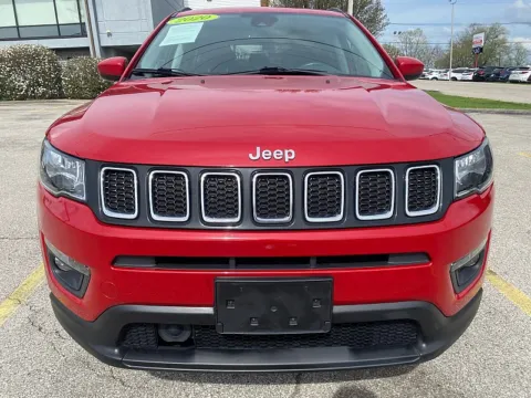Photos of 2020 Jeep Compass 4d SUV 4WD Latitude for sale in Frankfort, KY at EZ Car Connection