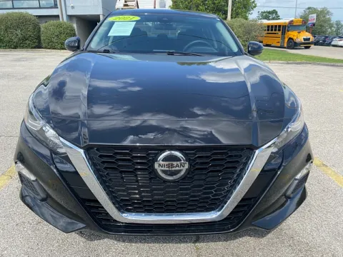 Photos of 2021 Nissan Altima 2.5 S Sedan for sale in Frankfort, KY at EZ Car Connection