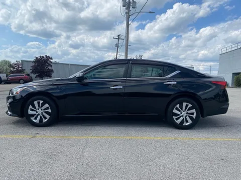 More photos of 2021 Nissan Altima 2.5 S Sedan at EZ Car Connection, KY